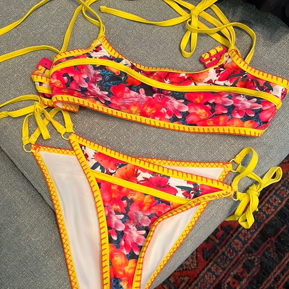Hot bikini - worn once